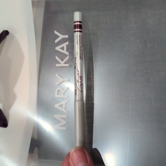 BUNDLE Mary Kay Lip Liners *3/$30* Plum, Raspberry,Burgundy,Chocolate available - Picture 5 of 8